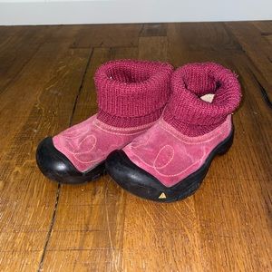 Kids Keen Sweater Weather Boots with Suede upper and Sweater Ankle Sock Size 12